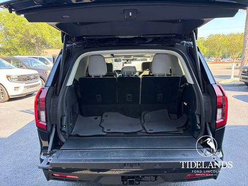 Certified 2025 Ford Expedition Active RWD image 12