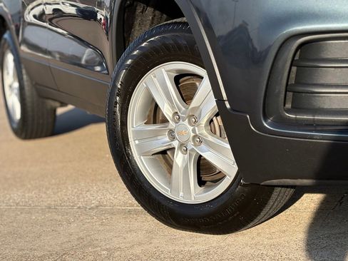 Used 2022 Chevrolet Trax LS w/ Tint and Cruise Package image 8