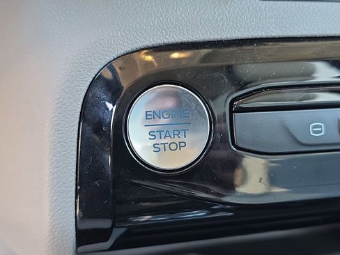 Used 2025 Ford Escape SE image 30