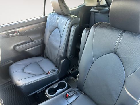 Certified 2025 Toyota Highlander Platinum AWD/4WD image 13