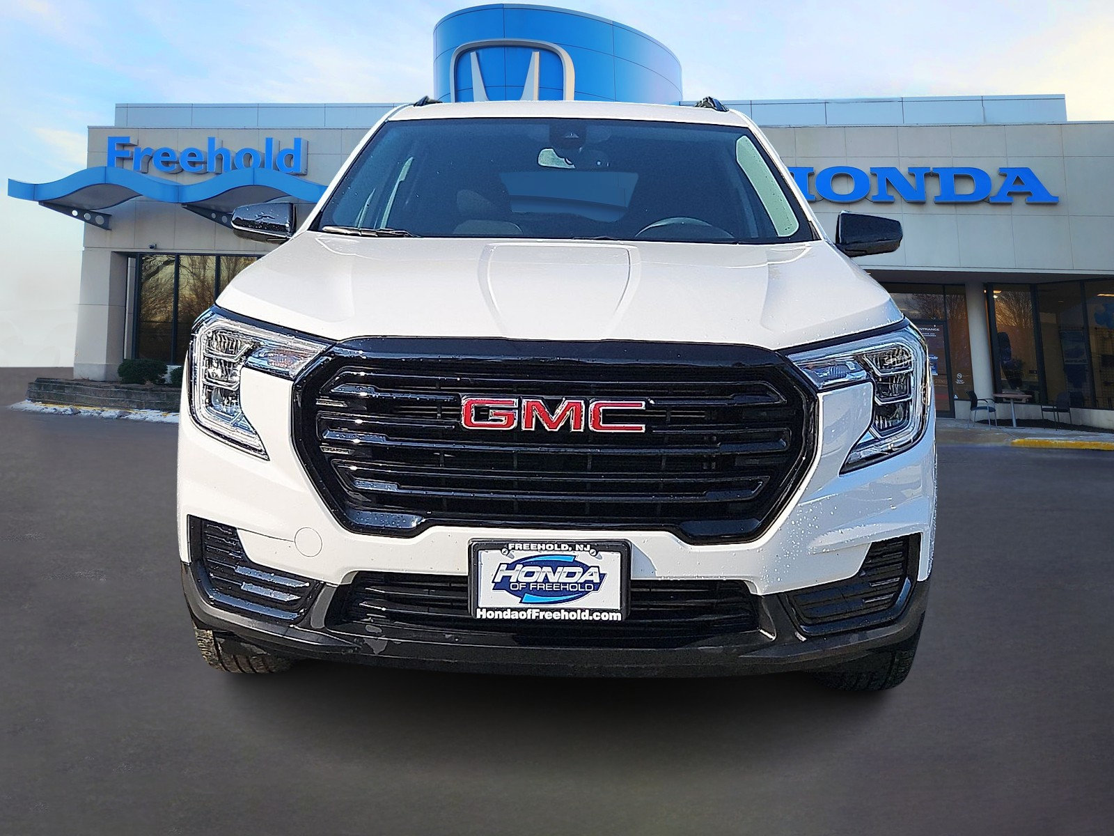 Used 2023 GMC Terrain SLE w/ Driver Convenience Package AWD/4WD image 2