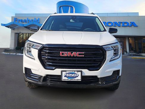 Used 2023 GMC Terrain SLE w/ Driver Convenience Package AWD/4WD image 2