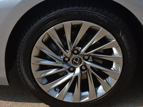 Used 2023 Lexus ES 300h Ultra Luxury w/ Accessory Package (Z2) FWD image 10