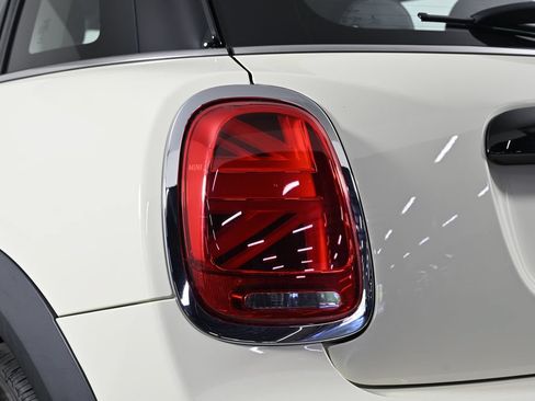 Certified 2022 MINI Cooper 4-Door Hardtop FWD image 9