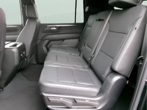 Used 2025 Chevrolet Suburban Z71 AWD/4WD image 10