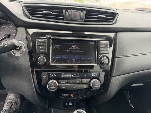 Used 2019 Nissan Rogue SV image 14