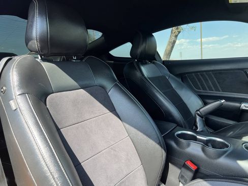 Used 2018 Ford Mustang GT Premium w/ GT Performance Package RWD image 29