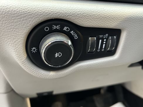 Used 2018 Chrysler Pacifica Limited image 15