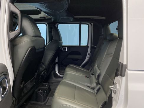 Certified 2025 Jeep Gladiator Mojave image 25