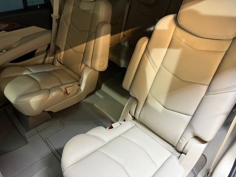Used 2018 Cadillac Escalade Luxury image 41