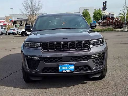 New 2026 Jeep Grand Cherokee Limited AWD/4WD image 3