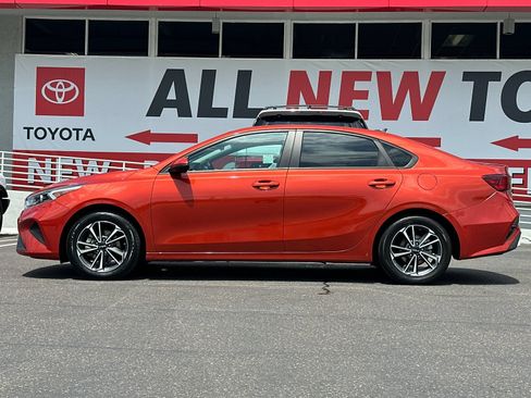 Used 2023 Kia Forte LXS w/ LXS Technology Package FWD image 2