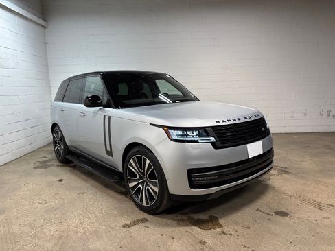 Used 2024 Land Rover Range Rover SE AWD/4WD image 4
