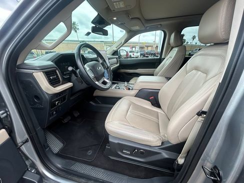 Used 2023 Ford Expedition Limited RWD image 11