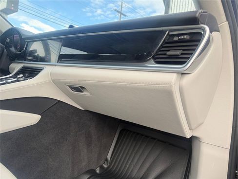 Used 2019 Porsche Panamera 4 image 38