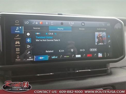 Used 2024 Jeep Wrangler Unlimited AWD/4WD image 34