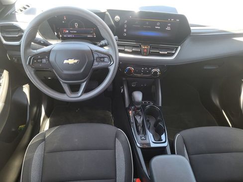 Used 2025 Chevrolet TrailBlazer LT AWD/4WD image 30