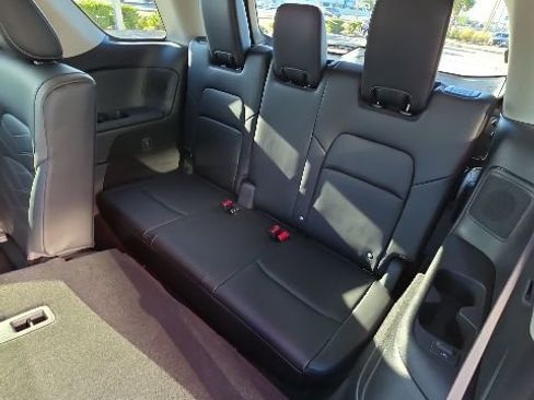 Used 2025 Nissan Pathfinder Platinum w/ Cargo Package AWD/4WD image 27