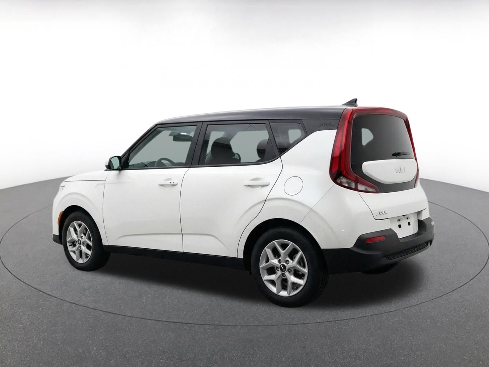 Used 2025 Kia Soul LX w/ LX Technology Package FWD image 6