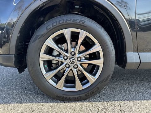 Used 2018 Toyota RAV4 Limited image 11