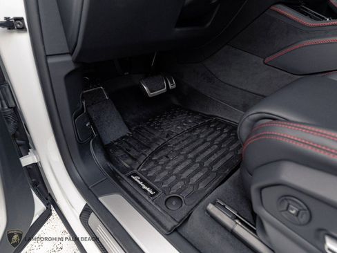 Used 2025 Lamborghini Urus SE image 24