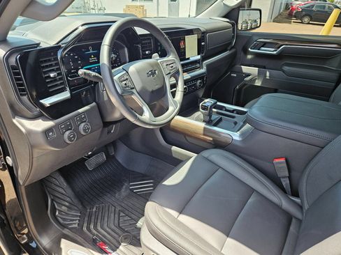 Used 2026 Chevrolet Silverado 1500 LT Trail Boss w/ LT Trail Boss Premium Package AWD/4WD image 10