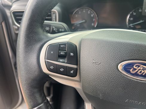Used 2022 Ford Explorer XLT w/ Equipment Group 202A image 20