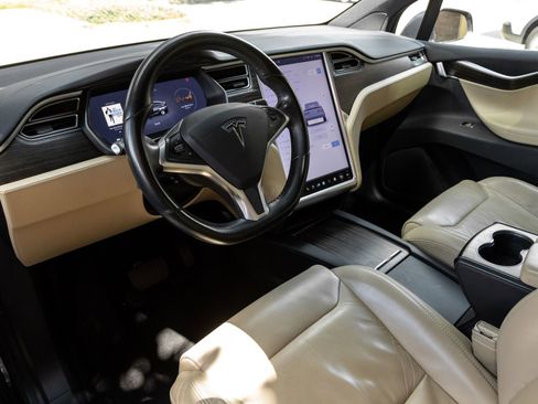 Used 2016 Tesla Model X 70D AWD/4WD image 4