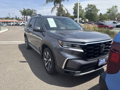 Certified 2025 Honda Pilot Touring image 10