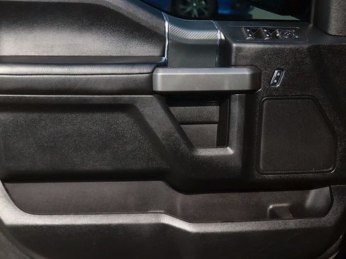 Used 2018 Ford F150 XLT w/ Equipment Group 302A Luxury AWD/4WD image 12