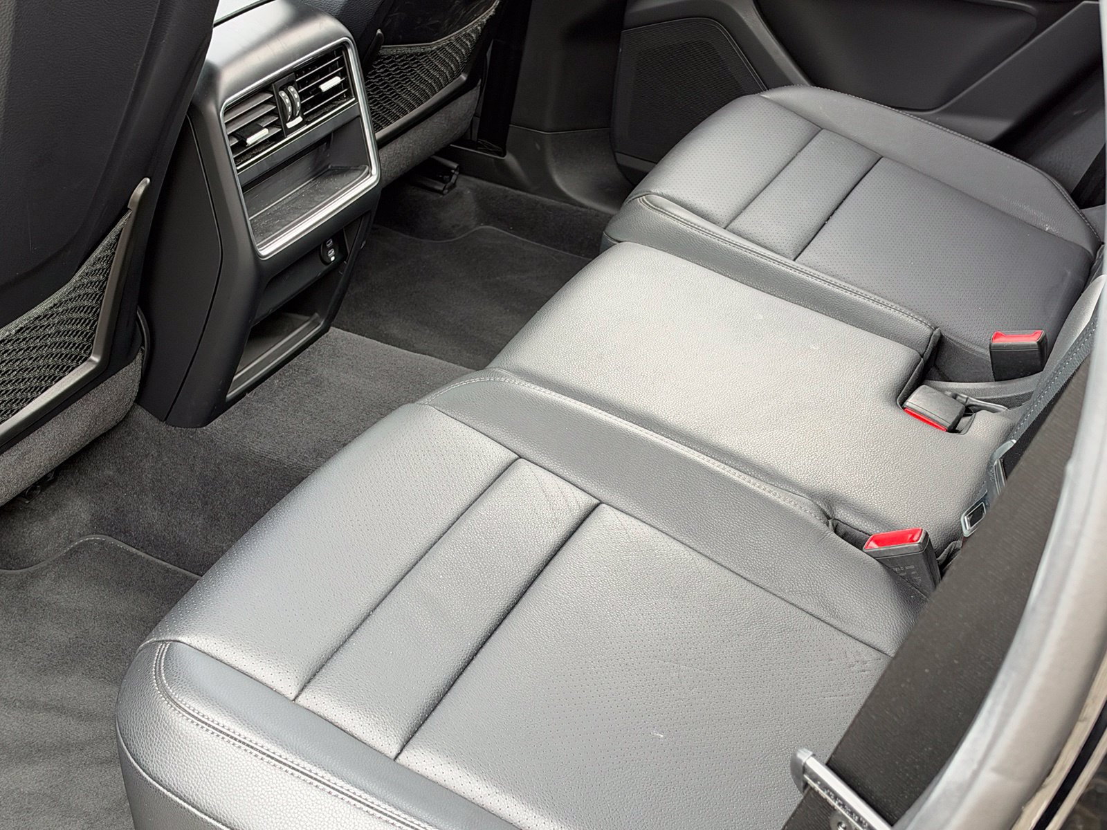 Certified 2023 Porsche Cayenne AWD/4WD image 18