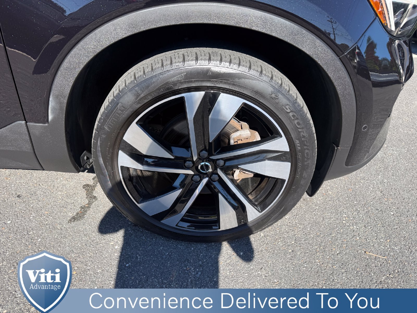 Certified 2024 Volvo XC40 B5 Plus w/ Protection Package Premier AWD/4WD image 15