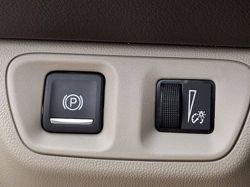 Used 2018 GMC Acadia Denali w/ Technology Package FWD image 27