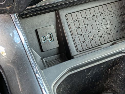 Used 2023 Ford F150 Lariat w/ Equipment Group 502A High image 30