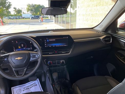 Used 2025 Chevrolet TrailBlazer LT FWD image 32
