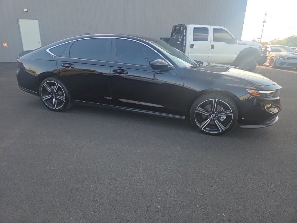 Used 2025 Honda Accord Sport image 11