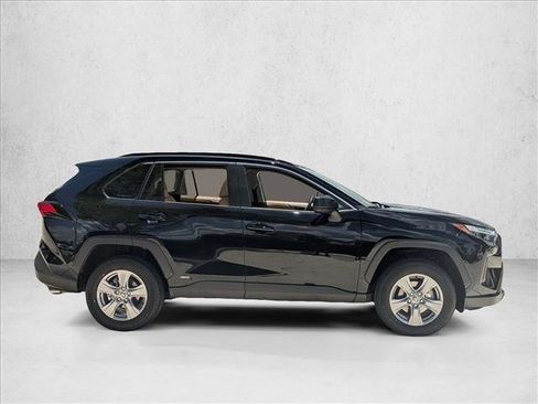 Certified 2025 Toyota RAV4 LE AWD/4WD image 4
