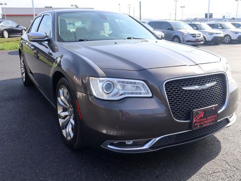 Used 2015 Chrysler 300 C w/ Light Group image 33