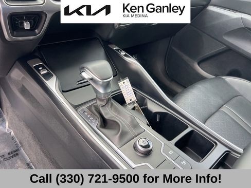 Certified 2022 Kia Sorento S w/ Panoramic Sunroof Package image 35