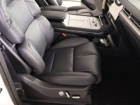 New 2026 Lincoln Navigator Reserve w/ Jet Appearance Package AWD/4WD image 14