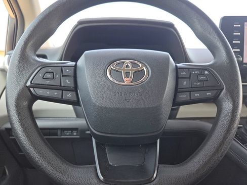 Used 2024 Toyota Sienna LE FWD image 31