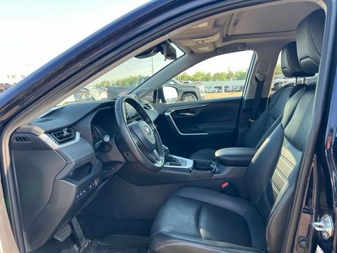 Used 2021 Toyota RAV4 XLE Premium FWD image 27