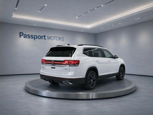Used 2024 Volkswagen Atlas SE AWD/4WD image 4