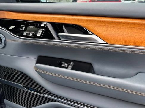 Certified 2022 Jeep Grand Wagoneer Series II AWD/4WD image 24