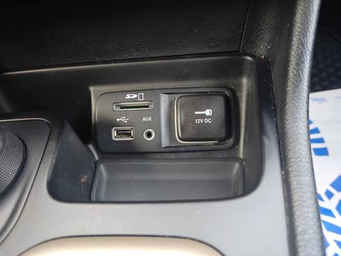 Used 2016 Jeep Cherokee Latitude w/ Cold Weather Group image 22