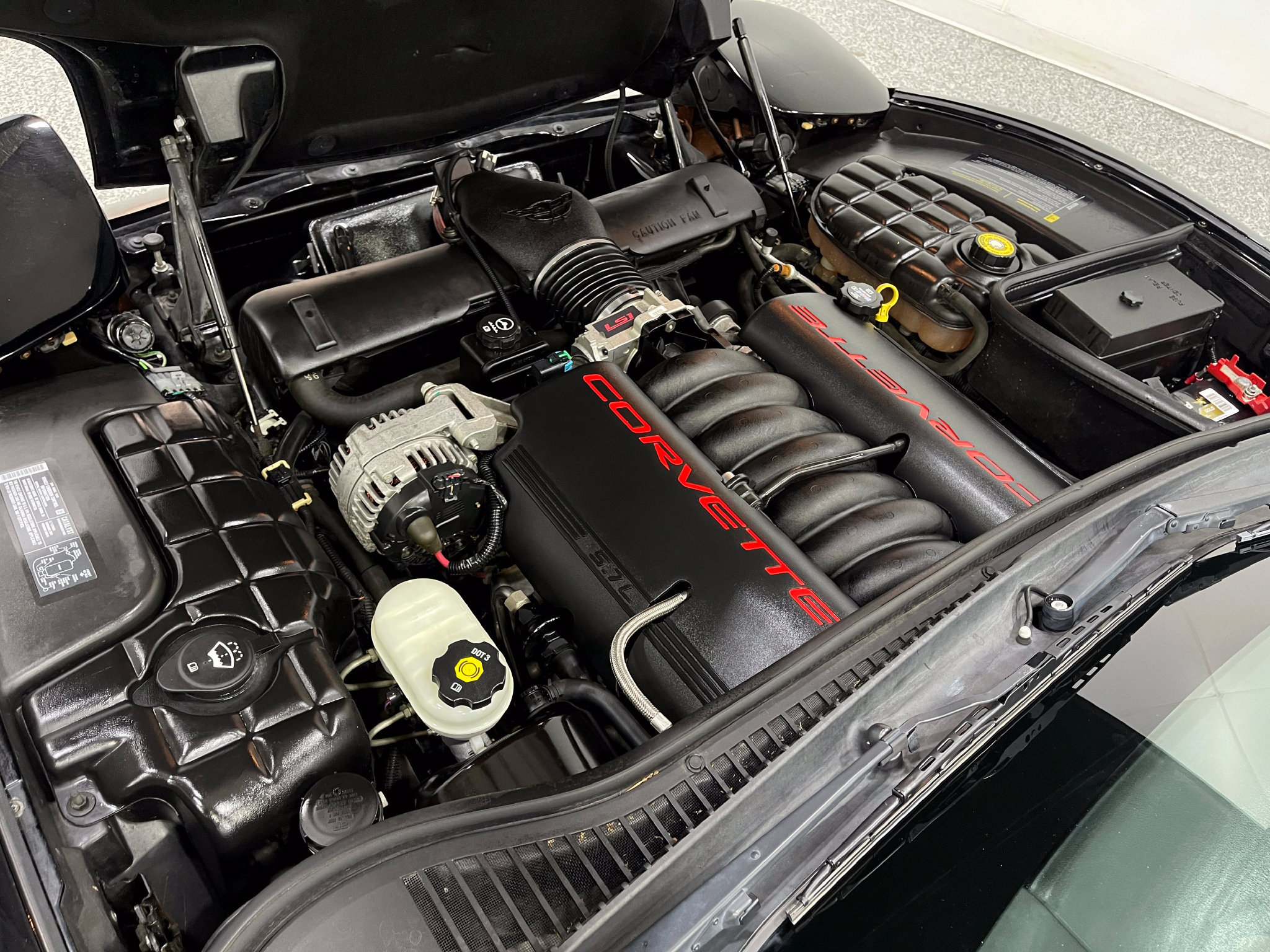 Used 2004 Chevrolet Corvette Coupe w/ Preferred Equipment Group RWD image 23