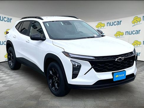 New 2026 Chevrolet Trax LT w/ Midnight Edition FWD image 1