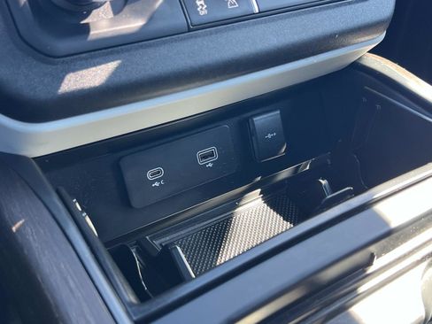 Used 2023 Land Rover Defender 130 X-Dynamic SE image 20