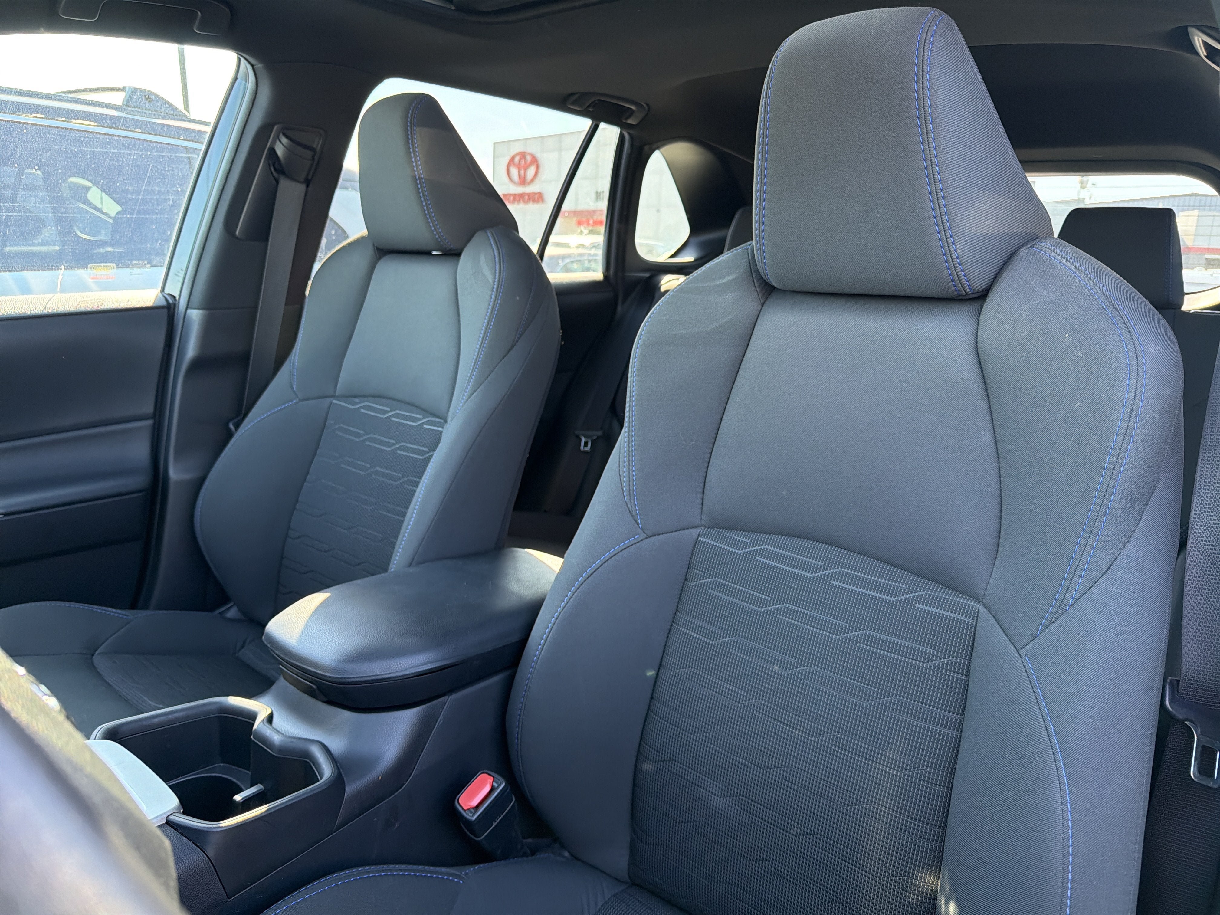 Used 2022 Toyota RAV4 SE w/ Convenience Package AWD/4WD image 11