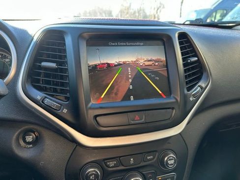 Used 2017 Jeep Cherokee Trailhawk w/ Comfort/Convenience Group image 23